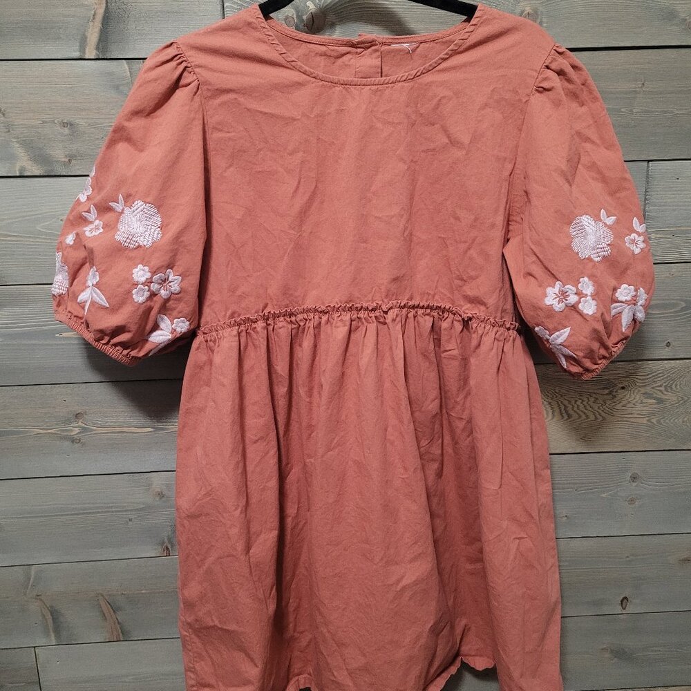Pink Dress Juniors Size XL Embroidered Sleeves Short